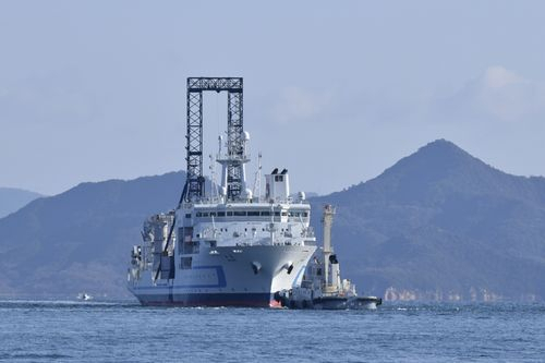 瀬戸内の島から : 白嶺の入港・出港