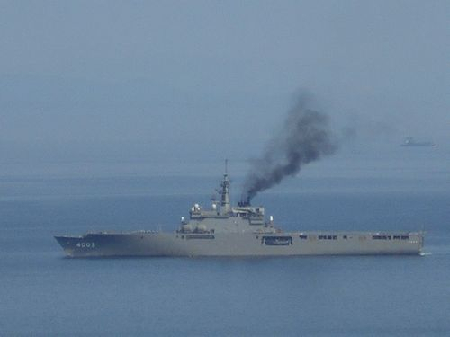 特設航空機運搬艦〝くにさき〟1/350・訳あり価格 おおすみ型輸送艦〝くにさき〟The X day（1/350）組立キット