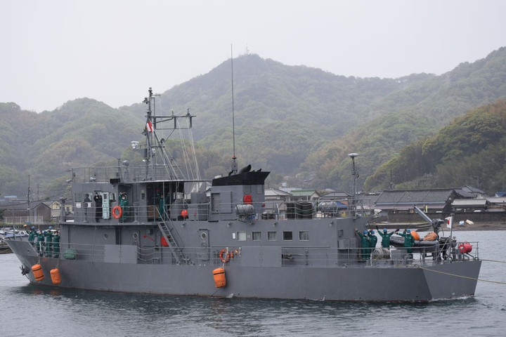 瀬戸内の島から : 海上自衛隊 練習船 YTE13 因島出港（令和4年4月）